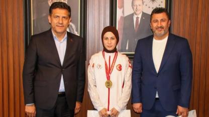 Kozanlı Boksör Azranur, Gençler Olimpiyatları'nda Türkiye'yi Temsil Edecek