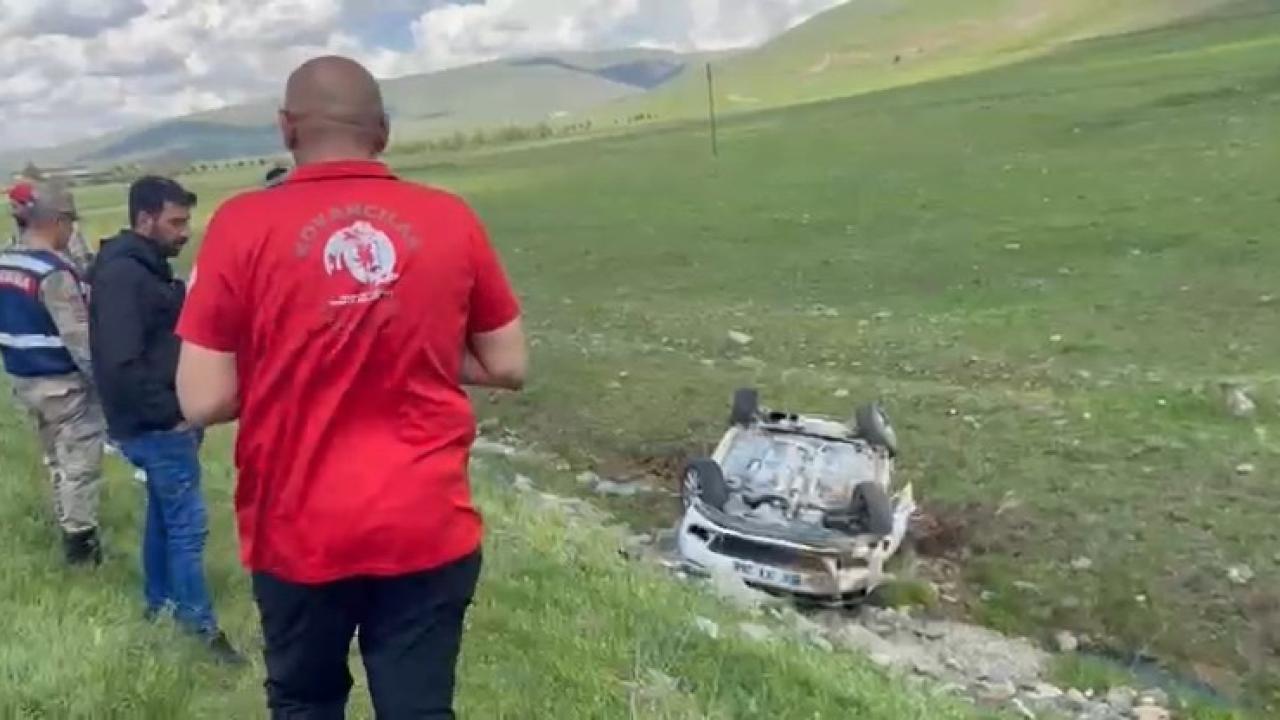 Otomobil Şarampole Devrildi:3 Yaralı