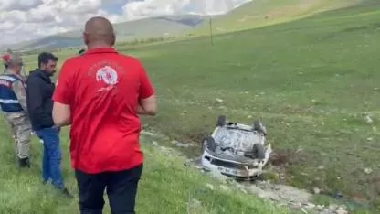 Otomobil Şarampole Devrildi:3 Yaralı
