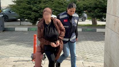 Yeğeninin Altınlarını Çalıp Kendine Otomobil Aldı!