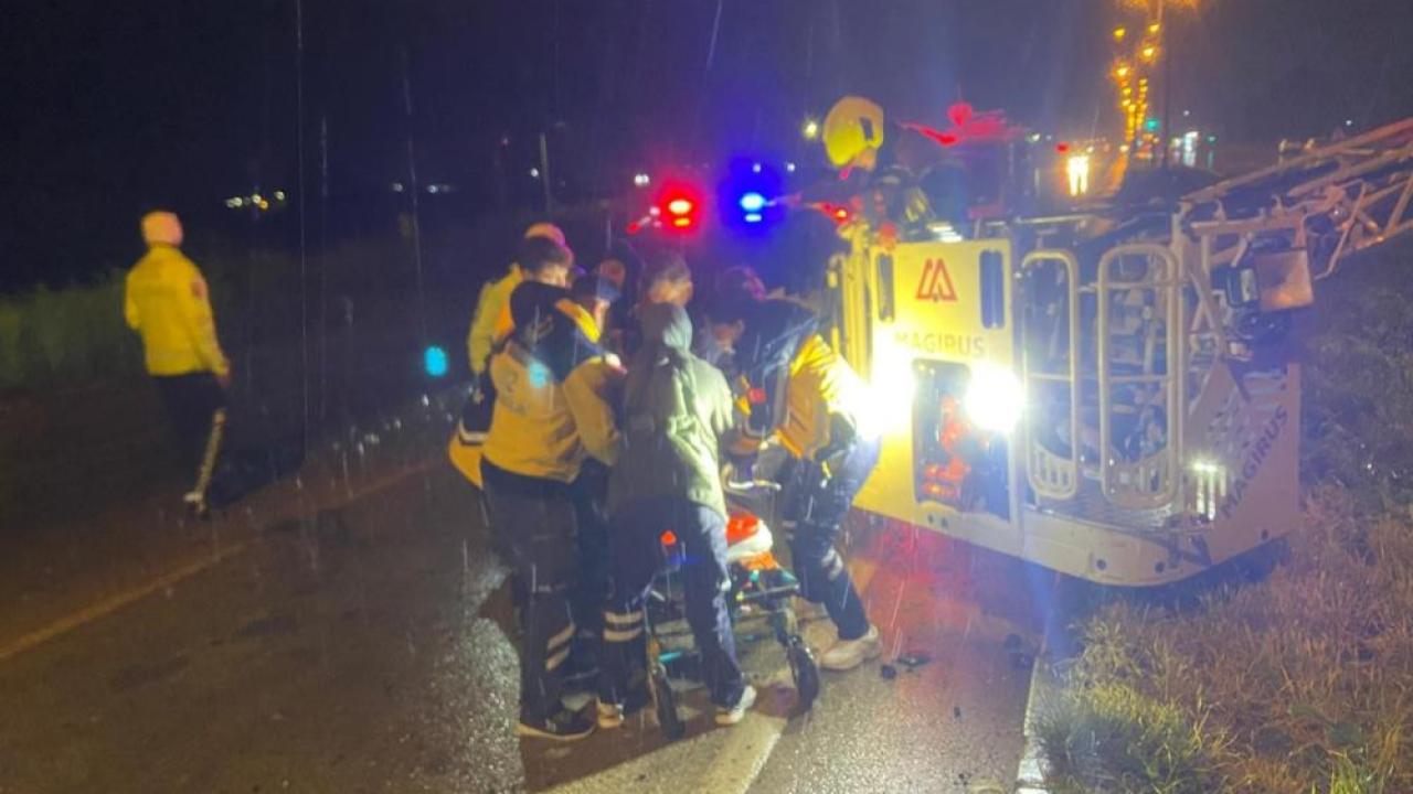 Yolcu Otobüsü Devrildi:3 Ölü, 26 Yaralı