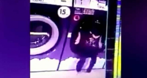 Kardeşini kurutma makinesinin içine attı