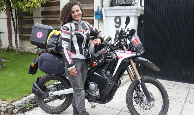 Motosikletiyle dünyayı geziyor